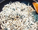 Foto del paso 3 de la receta: Ensalada templada de endivias, requesón y gulas 🥗