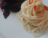 Foto langkah ke 3 dari resep Spaghetti aglio olio bayam merah.