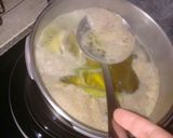 Foto del paso 4 de la receta: Caldo de carcasas de pollo