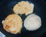 Foto del paso 3 de la receta: Tortitas de tortilla de patatas con parmesano aromatizado
