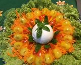 Une image de l'étape 11 de Salade de crânes d'oiseaux aux carottes râpées, burrata di buffala et basilic frais.