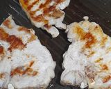 Foto del paso 1 de la receta: Costeletas de cerdo a la riojana, perejil, ajo, huevo y manzanas