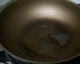 รูปขั้นตอนการทำที่ 2 ของ ข้าวผัดพริกเผาไส้อั่วเจ