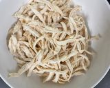 Hình bước làm 4 của món Nộm gà xé phay