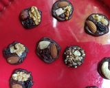 Foto del paso 4 de la receta: Bocaditos de chocolate y frutos