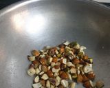 ડ્રાયફ્રુટ ચીક્કી (Dryfruit Chikki Recipe In Gujarati) રેસીપી સ્ટેપ2ફોટો