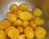 আলু দিয়ে চিকেনের ঝোল(Aloo diye chickener jhol recipe in Bengali) রেসিপি ধাপ - 2 ছবি