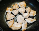 Foto langkah ke 3 dari resep Ayam Koloke Saus Tiram tumis sayur Kubis.