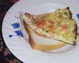 A picture of step 5 of Egg and Toast Pizza.