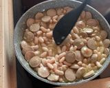 Foto del paso 4 de la receta: Alubias con bratwurst y cerveza
