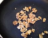 A picture of step 1 of Walnut Chutney.