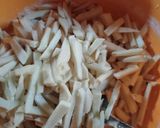 Foto langkah ke 2 dari resep Ubi Goreng Wijen Kayu Manis.