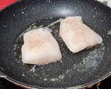 Foto del paso 7 de la receta: Merluza a la plancha con repollo gratinado