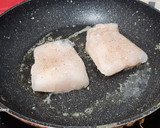 Foto del paso 7 de la receta: Merluza a la plancha con repollo gratinado