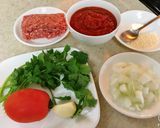 Hình bước làm 1 của món Nui xoắn xào thịt bò bằm sốt cà