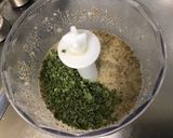 Une image de l'étape 4 de Sauce salade ail, moutarde truffée, épices et persil.