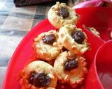 Foto langkah ke 7 dari resep Peanut Choco Thumbprint Cookies.