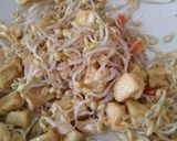 Foto langkah ke 4 dari resep Tumis Kecambah Tahu.