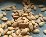 औषधी बदाम बडीशोप लाडू (badam badishep ladoo recipe in marathi) रेसिपी स्टेप 1 फोटो 