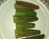 A picture of step 3 of Bharwan Bhindi Saak.