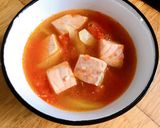 Hình bước làm 4 của món Canh Ngót Cá Hồi Cà Chua