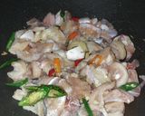 Foto langkah ke 3 dari resep Tumis Ikan Dori.