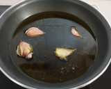 Foto del paso 1 de la receta: Huevos rotos con jamón