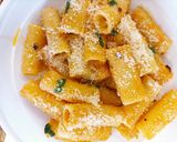 Foto del passaggio 6 della ricetta Rigatoni aglio, olio, peperoncino e pangrattato 🌶️