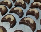 Foto langkah ke 3 dari resep Adonan cookies untuk dua macam.