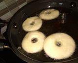 दिवाळी विशेष शाकाहारी पाकातील डोनट रेसिपी (pakatil doughnut recipe in marathi) रेसिपी स्टेप 6 फोटो