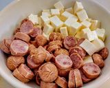 Foto del paso 1 de la receta: QUESO Costeño, Salchichas Cóctel y Especias...!