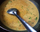 A picture of step 4 of Cream Kanda Curry.