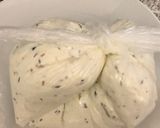 Foto del paso 5 de la receta: Queso fresco a las finas hierbas