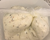 Foto del paso 5 de la receta: Queso fresco a las finas hierbas