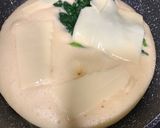 Foto del paso 2 de la receta Tortilla soufflé rellena de pollo y espinacas