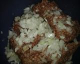 Foto del paso 1 de la receta: Milanesas de carne picada con cebollas