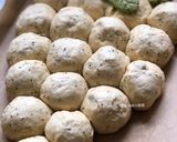 A picture of step 14 of Grape-Shaped Condensed Milk Bread.