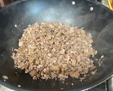 A picture of step 3 of Sour Cream Meat Lasagna.