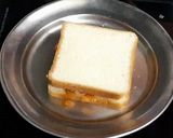 A picture of step 3 of Bread masala toast.