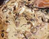 Foto del paso 3 de la receta: Pasta cremosa con portobello y hongo de pino