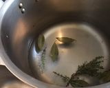 Une image de l'étape 1 de Pommes de terre « fracassées » au thym du jardin et parmesan.