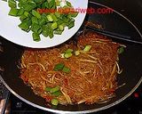 Foto langkah ke 5 dari resep Tumis Mi sagu/mie karet.