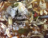 รูปขั้นตอนการทำที่ 2 ของ “ต้มยำไก่ใส่เห็ดนางฟ้า”