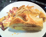 Foto del paso 5 de la receta: Hojaldre de tortilla de patata, jamón serrano y queso