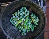 Foto del paso 1 de la receta: Ensalada de arvejas a la clara de huevo con fideos dedalitos