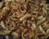 Foto langkah ke 4 dari resep Oseng tahu jamur.