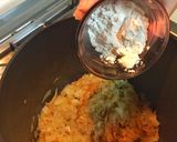 Foto del paso 2 de la receta: Sopa de cebolla con cerveza y crotones de parmesano, mostaza y tomillo