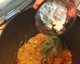 Foto del paso 2 de la receta: Sopa de cebolla con cerveza y crotones de parmesano, mostaza y tomillo