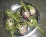 A picture of step 1 of Peanut coconut bhaigan.