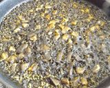 Foto del paso 4 de la receta Arroz negro con anillas de calamares y mayonesa de ajo